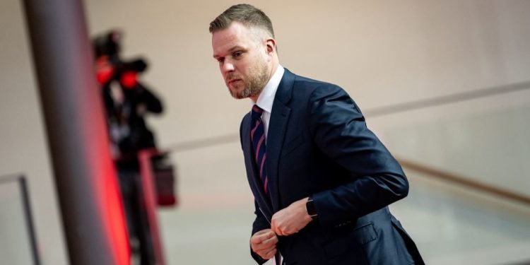 Ministar vanjskih poslova države EU optužen za ‘pripremu bijega iz zemlje’ — RT World News