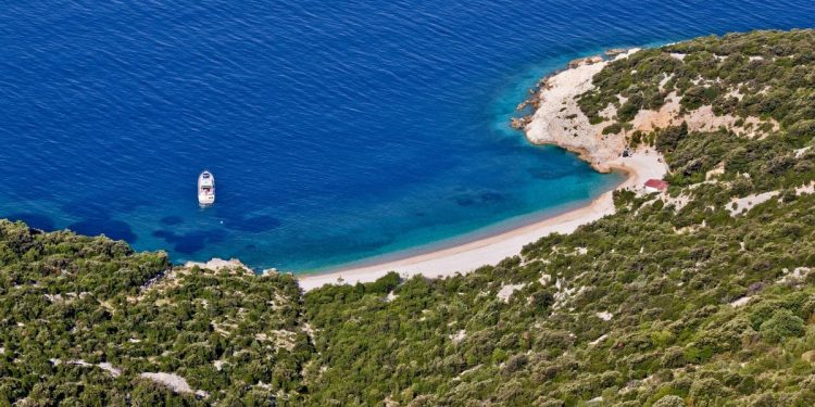 Mjestimični udari bure, uz uglavnom sunčano vrijeme i visoke temperature!