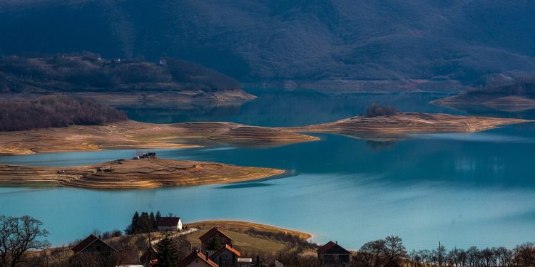 Mladi Hrvati se utopili u susjedstvu: Izvukli su tijelo djevojke, a tijelo mladića još traže
