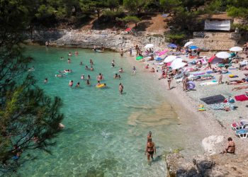 More kod Rovinja doslovno pozelenilo: Mnogi su zabrinuti, evo o čemu je riječ