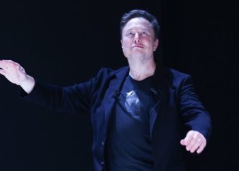 Musk objavio ‘rat’ kartelu oglašivača — RT World News