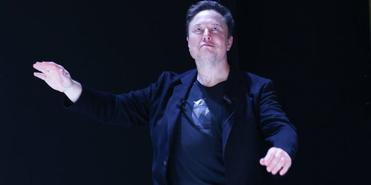 Musk objavio ‘rat’ kartelu oglašivača — RT World News