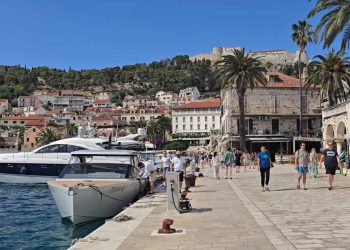 NAŠMRKANI SKIPER Prevozio goste s Hvara pijan i na kokainu