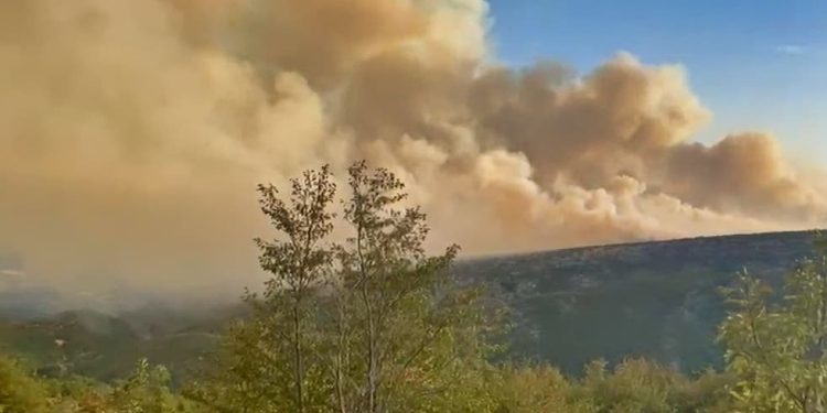 NIJE DOBRO Jako se proširio požar na Dinari, jedan dio se kreće prema Polači
