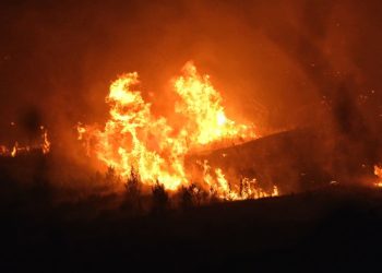 NOĆNA BORBA S VATROM Više od 300 vatrogasaca na terenu sinoć se borilo s vatrenom stihijom