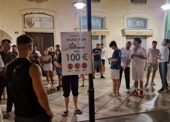 NOĆNI BIZNIS U MARMONTOVOJ Pogledajte što mlađarija radi za 100 eura