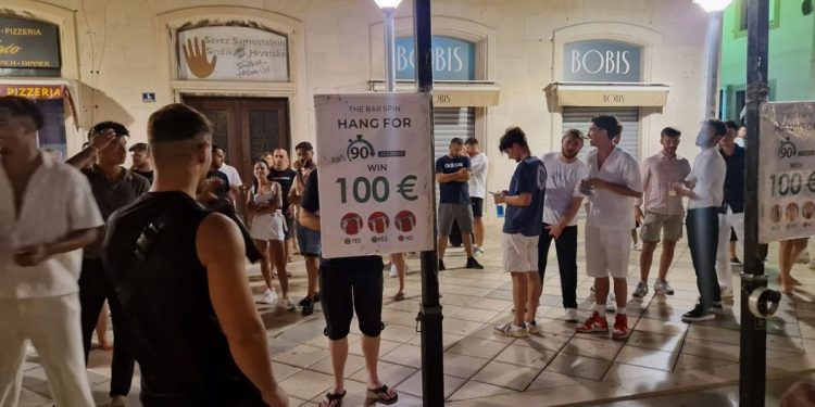 NOĆNI BIZNIS U MARMONTOVOJ Pogledajte što mlađarija radi za 100 eura