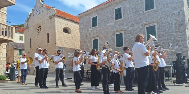 Na dobro vam došla bolska fjera! Evo kako na Braču slave Dan Općine Bol i Dan pobjede