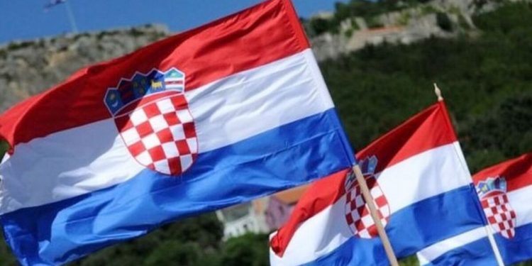 “Na hrvatskoj ponistri, hrvatski barjak”. U Trogiru se obilježava Dan pobjede