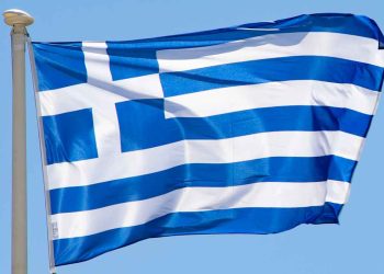 Naftni tanker pod grčkom zastavom pluta i gori nakon navodnog napada Hutija