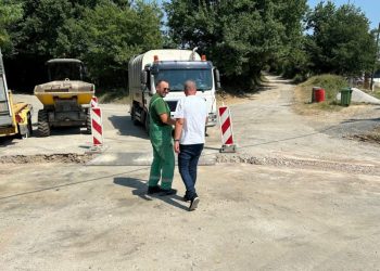 Nastavlja se asfaltiranje u Sinju, cesta spojila dva mjesta