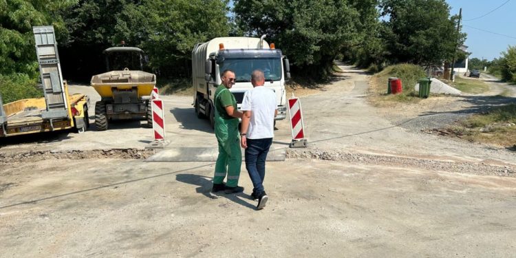 Nastavlja se asfaltiranje u Sinju, cesta spojila dva mjesta