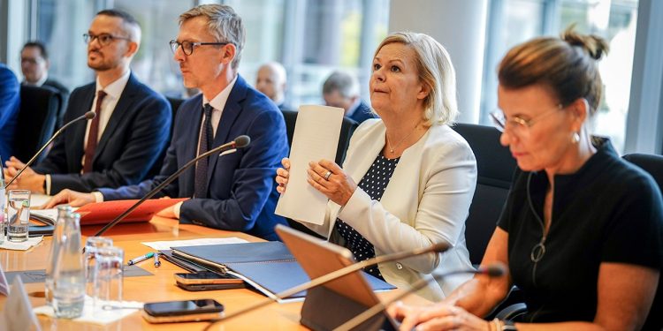 Njemačka deportira 28 afganistanskih državljana u njihovu domovinu, prvi put otkako su talibani preuzeli vlast 2021.