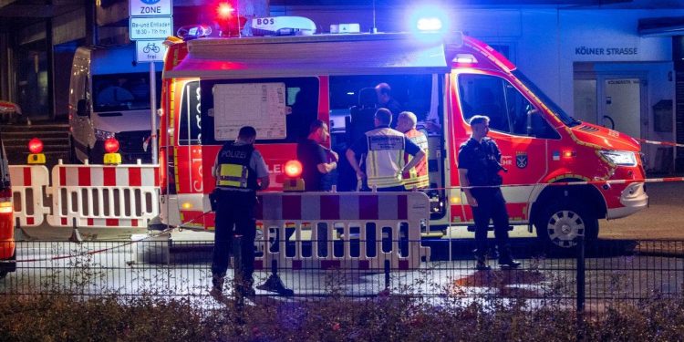 Njemački osumnjičenik za teroristički napad identificiran kao sirijska izbjeglica, kancelarka obećava provedbu stroge imigracije