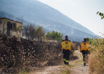 Novosti u Žrnovnici. Prometnica u smjeru Srinjina je otvorena, reguliraju je policijski službenici