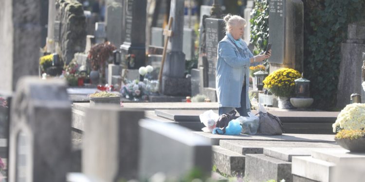 Odgovori bi mogli mnoge naljutiti: Pitali smo kad misle pokositi po zagrebačkim grobljima
