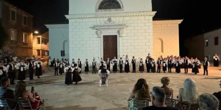 Održana “Večer Mafrine” – Izvedba starih veloluških plesova