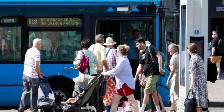 Odzvonilo dužničkom ropstvu: Javnim bilježnicima oduzeta moć kojom su tlačili Hrvate