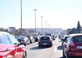 Ogromna gužva put Splita: Planulo između dvije kolničke trake, a i navijači idu put Poljuda