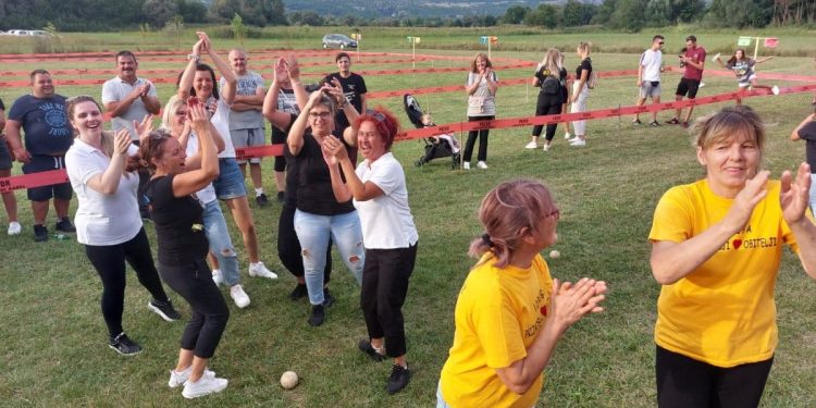 One rasturaju na balote: Žene iz cijele Dalmacije u Hrvacama će odmjeriti snage