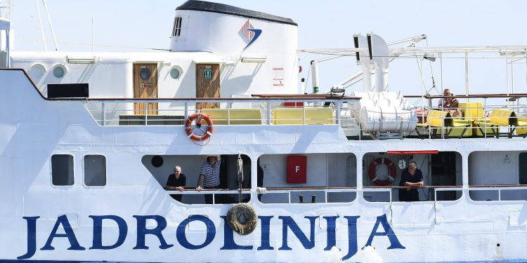 Opet pala rampa na trajektu Jadrolinije: Putnici izbezumljeni