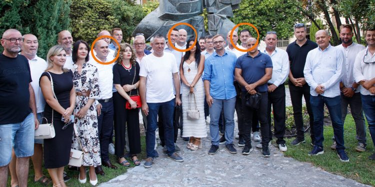 Ovo je Penavina ‘unutarstranačka demokracija’: Dobro pogledajte tko se s njim slikao u Splitu