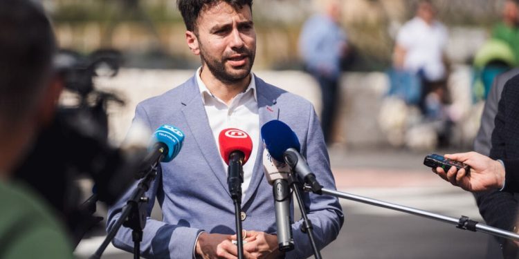 Ovo traje doslovno od jutra. Piplica odgovorio Ivoševiću, tko je idući na ‘Facebook potezu’?