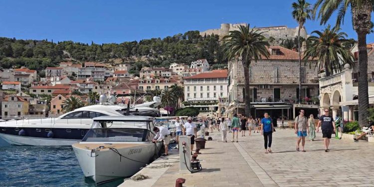 POLICIJA POTVRDILA Zapovjednik turističke brodice na Hvaru plovio nadrogiran