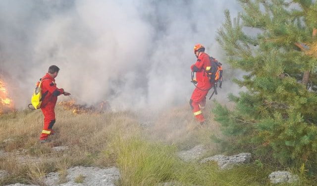 POSUŠJE Vatrogasci se bore s velikim požarom kod Rakitna