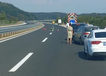 PROMETNA NESREĆA NA AUTOCESTI Radnika koji je popravljao cestu udario automobil