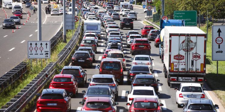 PROMETNI KOLAPS Dosta vam je kolona i čekanja? Pripremite se, još dugo će biti naša realnost | NACIONAL.HR