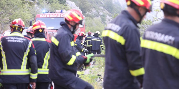 PRIKUPLJANJE SREDSTAVA Vatrogascima iz Makarske požar uništio opremu: ‘Svaka donacija, bez obzira na iznos…’ | NACIONAL.HR