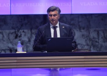 PREKO ALKE DO OLUJE Plenković se zahvalio vatrogascima te najavio svoj produženi vikend u južnijim krajevima | NACIONAL.HR