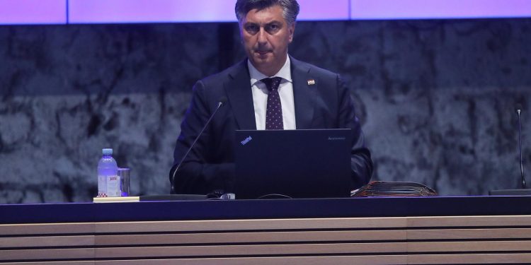 PREKO ALKE DO OLUJE Plenković se zahvalio vatrogascima te najavio svoj produženi vikend u južnijim krajevima | NACIONAL.HR