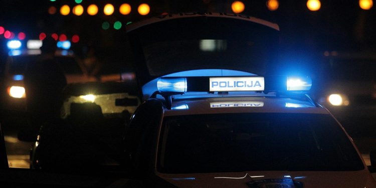 POLICIJA OBJAVILA DETALJE Pijani mladići vrijeđali i tukli Indijce u centru Zagreba, pronašli im i drogu | NACIONAL.HR