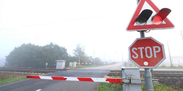 OČEVID U TIJEKU Vagoni teretnog vlaka iskliznuli iz tračnica, obustavljen željeznički promet na relaciji Šid-Tovarnik | NACIONAL.HR