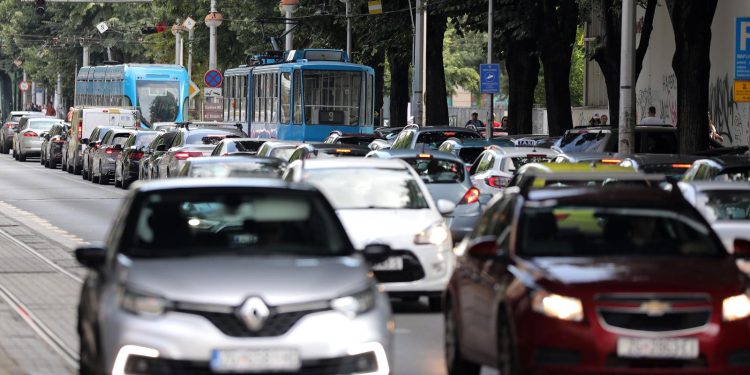 ZATVOREN PODVOŽNJAK Od ranog jutra gužve zbog radova u Savskoj | NACIONAL.HR