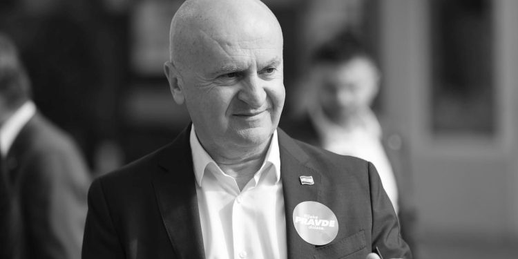 STIŽU REAKCIJE Javili se SDP-ovci, Jadranka Kosor, Kolinda Grabar Kitarović… ‘Snivaj mirno, ratniče’ | NACIONAL.HR