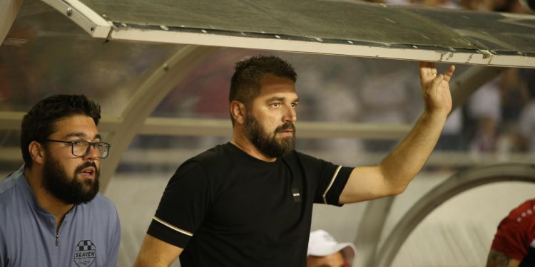 OGORČENI RADELJIĆ Trener Slaven Belupa sasuo paljbu na suđenje i napustio konferenciju za medije | NACIONAL.HR