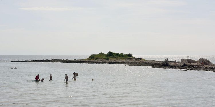 TRAGEDIJA U UMAGU Utopila se 65-godišnjakinja, kupači uočili tijelo u moru | NACIONAL.HR