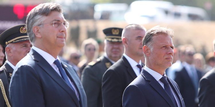 HAUBICE, AVIONI Plenković najavio nabavu moćnog oružja i borbu protiv svih ugroza | NACIONAL.HR