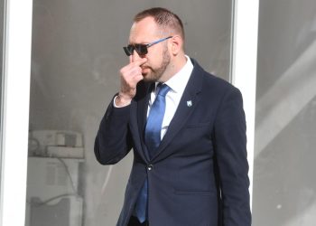 NE ŽELE GA NI ONI Tomašević uhvaćen kako pjevuši hajdučki hit: ‘Uzmite ga, poklonit ćemo vam prvenstvo!’ | NACIONAL.HR