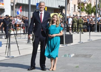 NAŠALIO SE! Nino Raspudić u neobičnoj ulozi u Kninu: ‘Pa ne čuvam državni pečat, već…’ | NACIONAL.HR