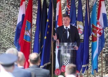 PORUKE IZ KNINA Milanović održao moćan govor: ‘Do blagostanja nećemo doći milošću nekoga izvana’ | NACIONAL.HR