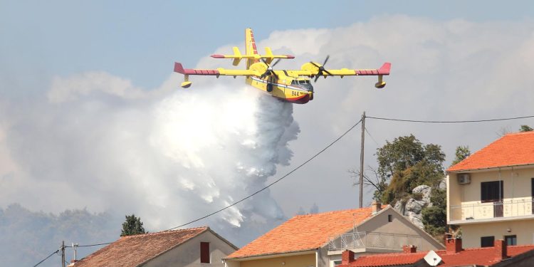 MALO JE FALILO Za dlaku izbjegnuta katastrofa, gliserom vozio prema kanaderu: ‘Ovo se mora kazniti’ | NACIONAL.HR