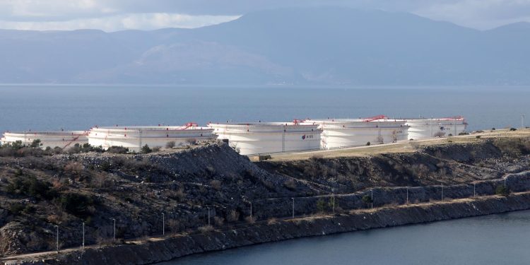 SZIJJARTO LAŽE JANAF pita Mađare zašto izbjegavaju transport nafte kroz naš sustav | NACIONAL.HR