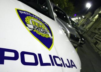 NERED U DUBRAVI Muškarac u vozilu sam sebi propucao nogu, teško je ozlijeđen | NACIONAL.HR