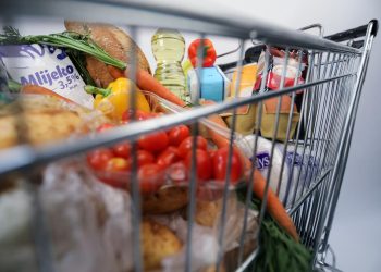 KRENULI SMO NIZBRDO Imamo najsnažniji pad prometa u maloprodaji, poslodavci bi da plaće trebale stagnirati neko vrijeme | NACIONAL.HR