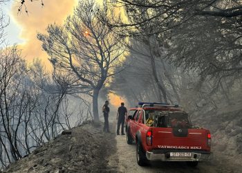 VATROGASCI DEŽURAJU Požar kod Solina stavljen pod kontrolu | NACIONAL.HR