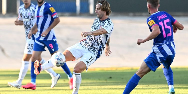 DUJE ČOP S 11 METARA ZA REMI Lokomotiva u devetoj minuti nadoknade iz kaznenog udarca do boda | NACIONAL.HR